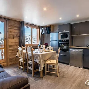 tignes-301.hotels-rhonealpes.com/