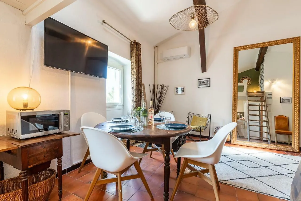 Le Panier Enchante - Suites & Loft - Terrasse Et Patio Au Dessus Du Vieux Port Marseille 0*,  France